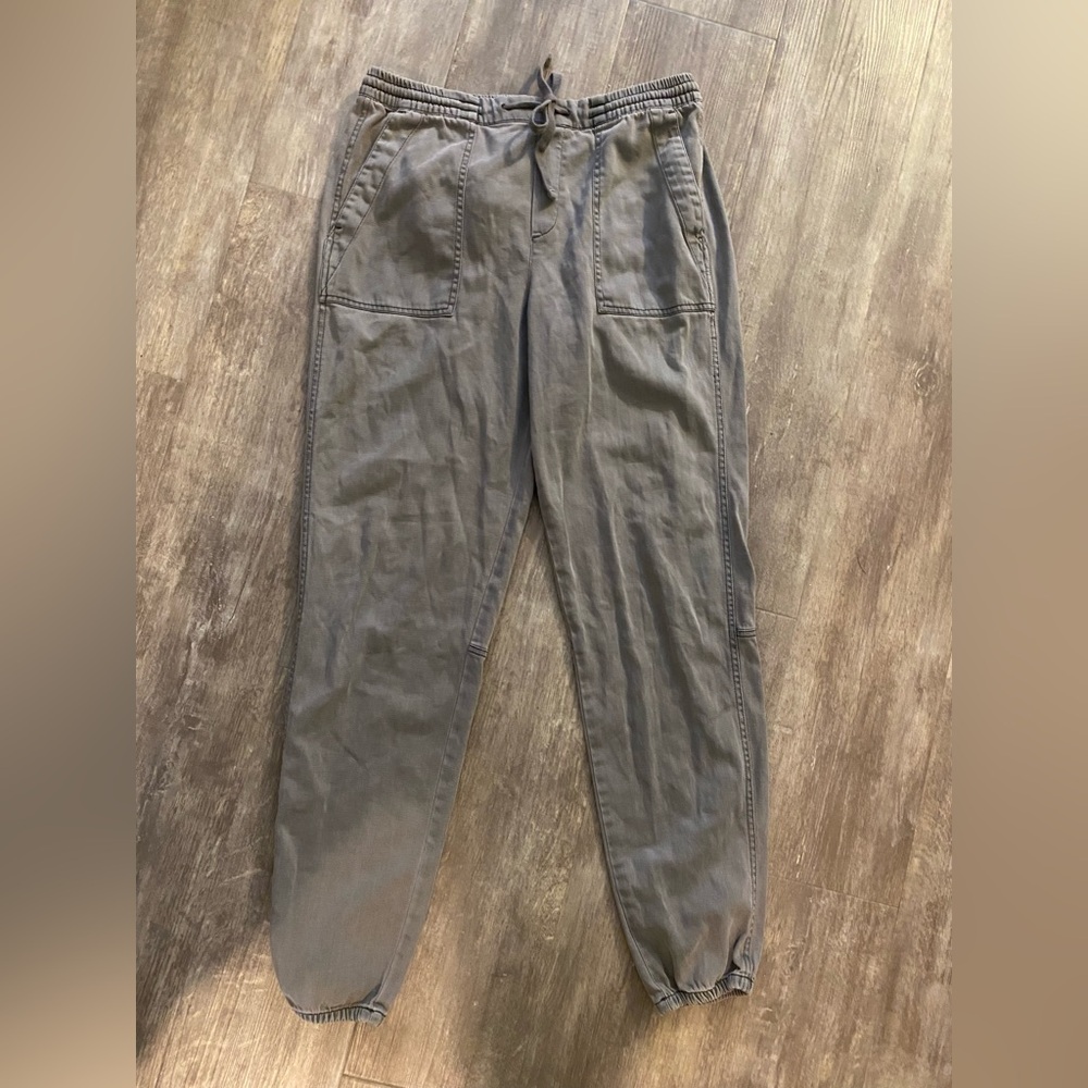 The Gap canvas stretch cargo joggers